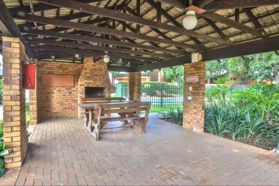 To Let 2 Bedroom Property for Rent in Meerhof North West